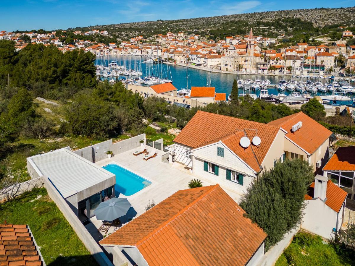 Villa Tm With Private Heated Pool, Poolhouse & Private Garage Milna  Buitenkant foto