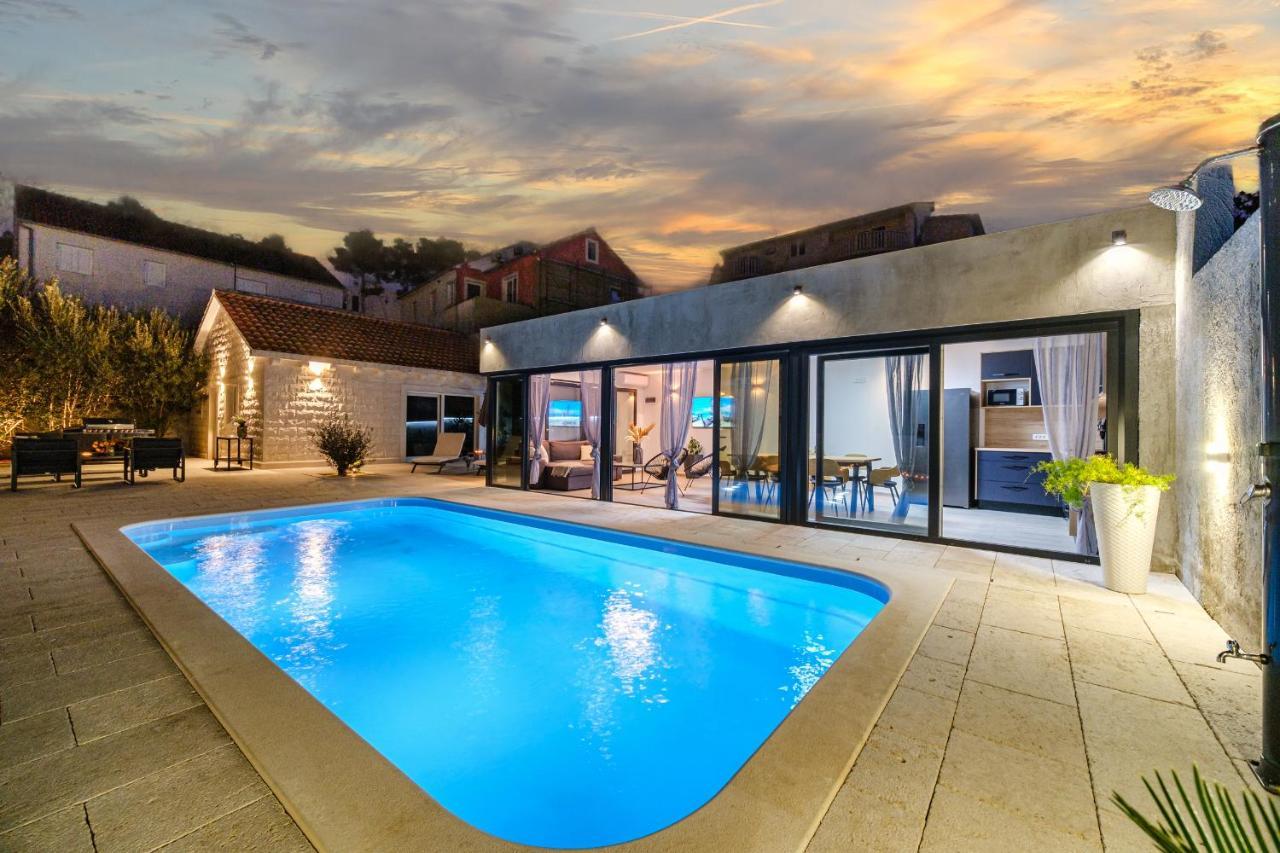 Villa Tm With Private Heated Pool, Poolhouse & Private Garage Milna  Buitenkant foto