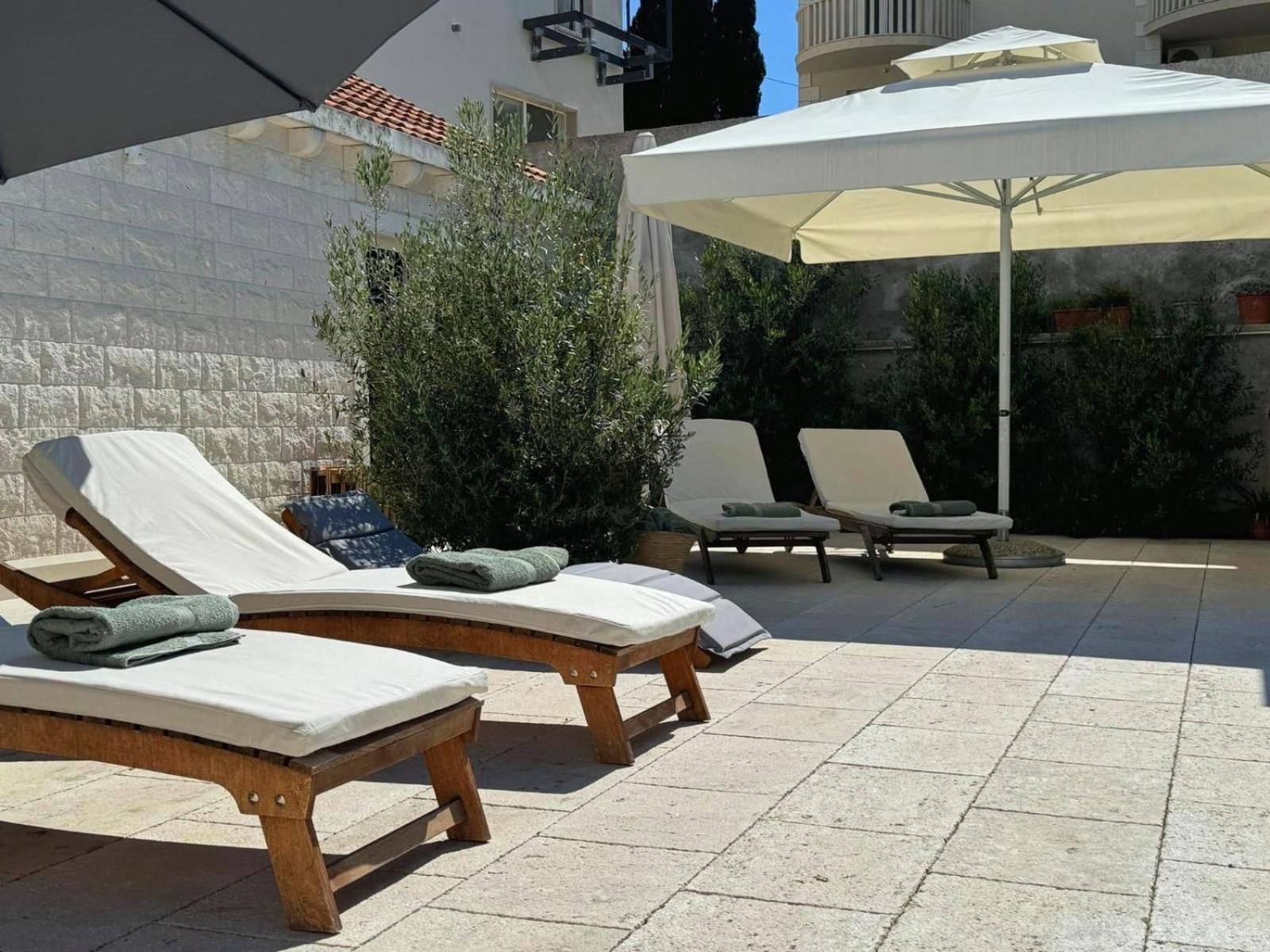 Villa Tm With Private Heated Pool, Poolhouse & Private Garage Milna  Buitenkant foto